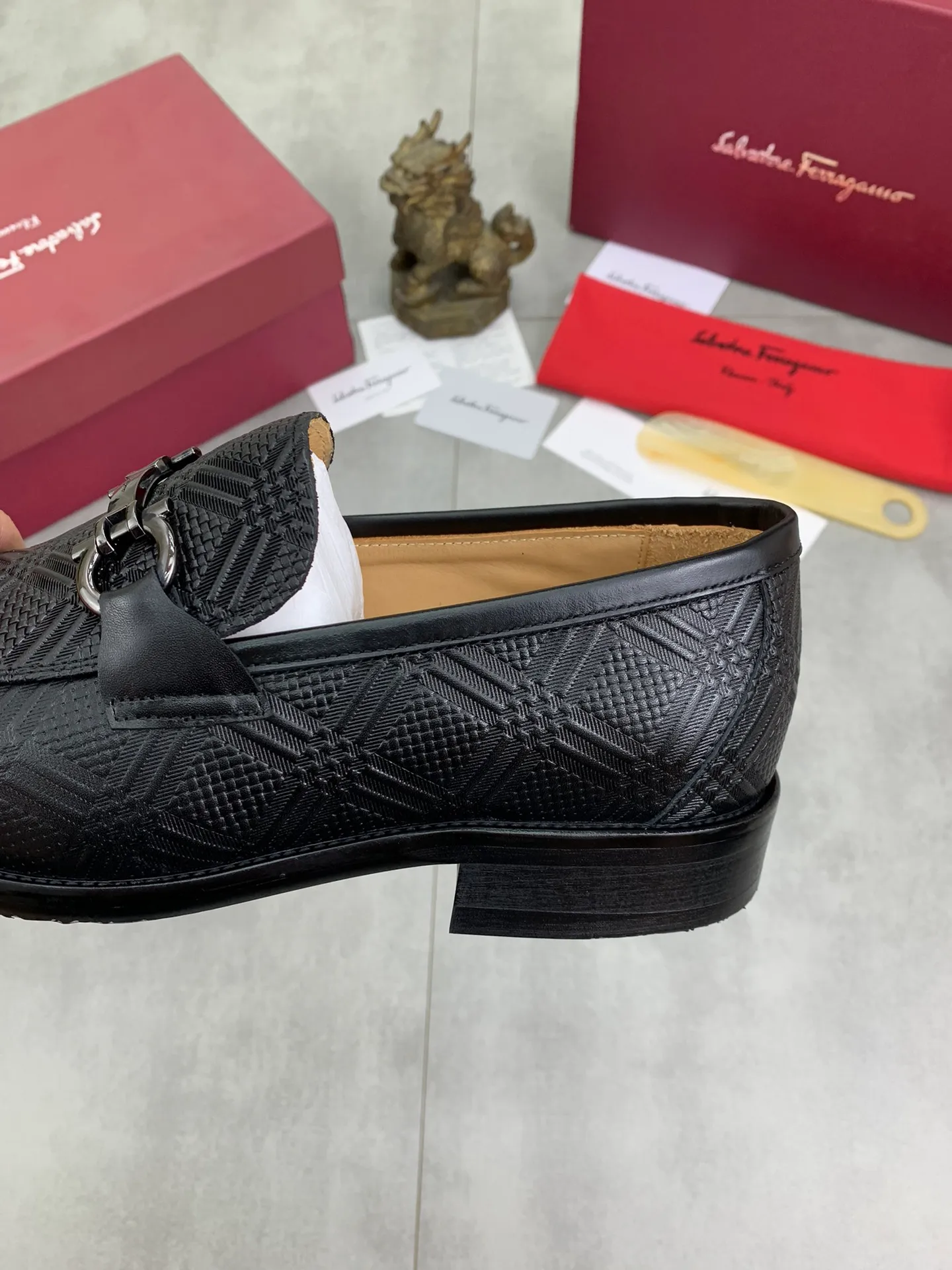 Men's Men's Shoes 💰P460💰[New Style] Water-dyed Niuli 🆘[Salvatore Ferragamo] Ferragamo's latest casual business leather shoes for men! Available at counters simultaneously! The fabric is made of specially imported original open-edge beaded calfskin, and the interior is made of imported water-dyed cowhide. It is absolutely luxurious and leads the fashion trend. Matching code: 38-45 (46 and 47 can be customized); black color optional